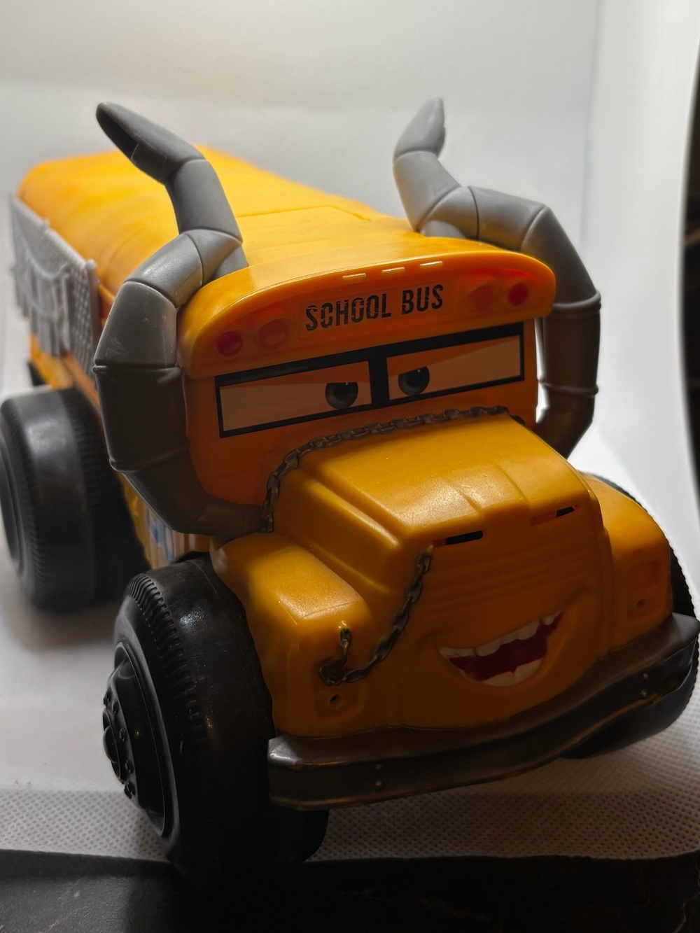 Miss Fritter Disney Cars School Bus Toy Vehicle - Splash Racer Water Bus